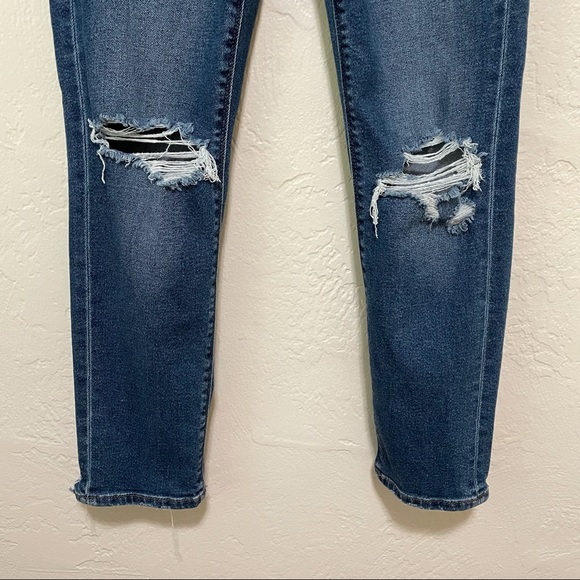 American Eagle High Rise Distressed Mom Jeans - 2 - Picture 13 of 16